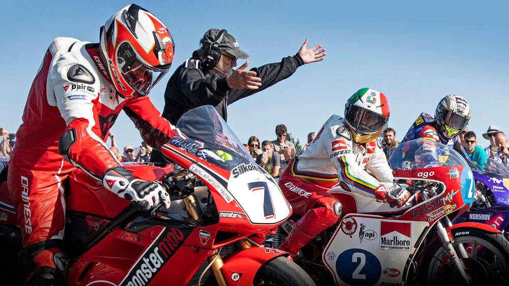 Classic TT legends at the start line