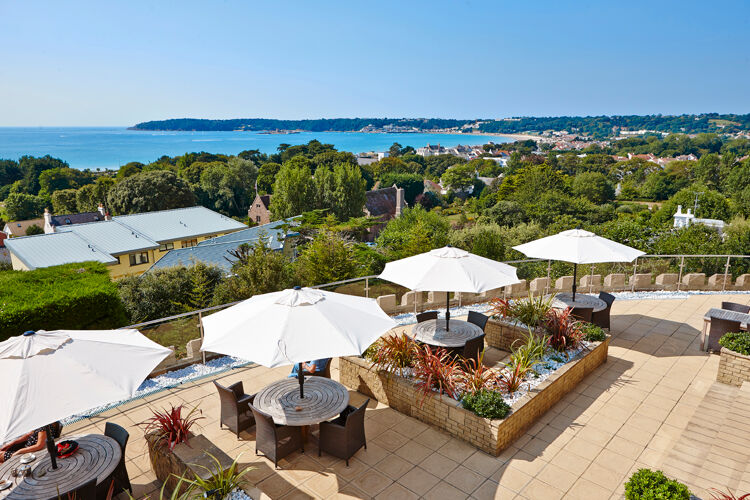 Terrace dining with sea view