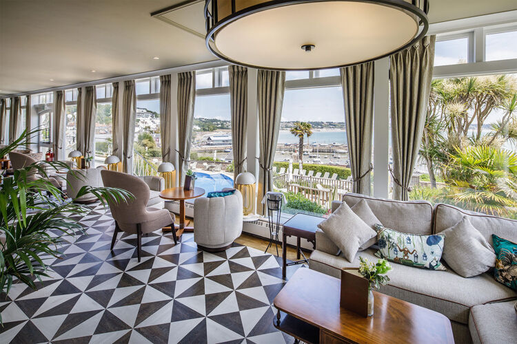 Champagne lounge with sea view