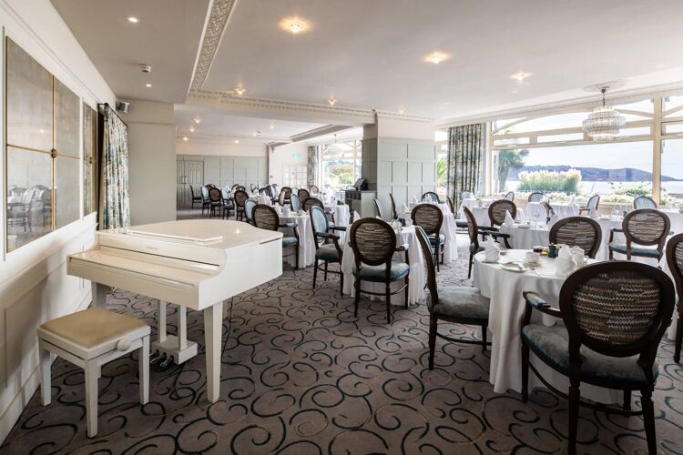 Restaurant, indoor dining area