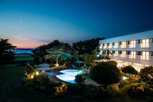 Atlantic Hotel nighttime