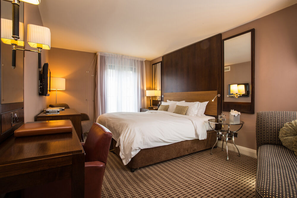 Standard double bedroom