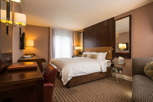 Standard double bedroom