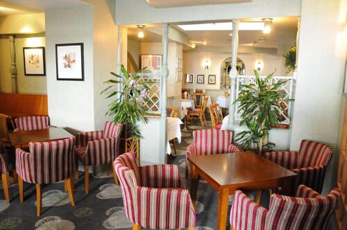 Restaurant, indoor dining area