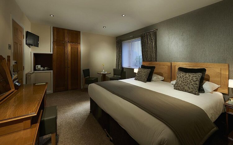 Standard double bedroom