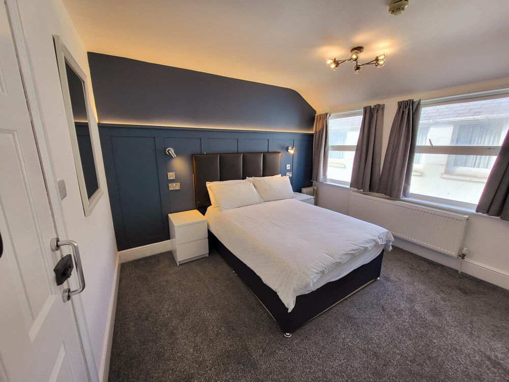 Standard double bedroom